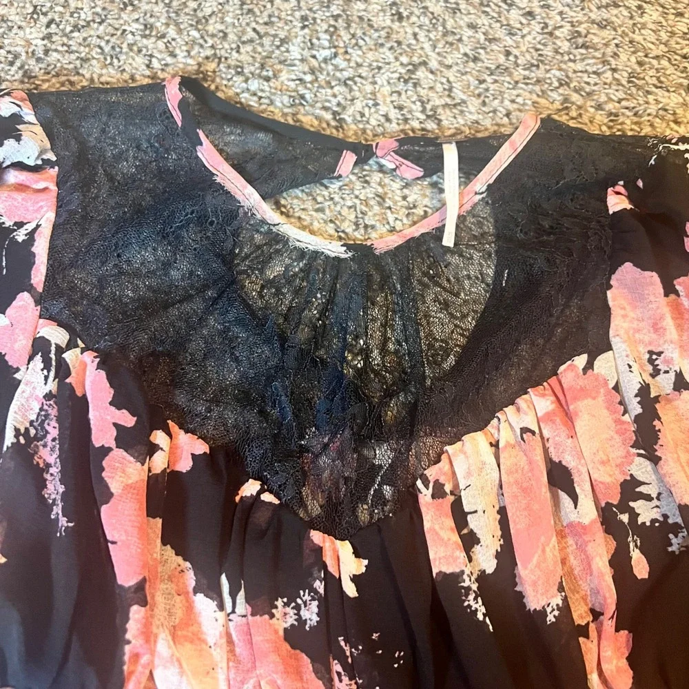 Free People Black Pink Floral Lace Smocked Cropped‎ Long Sleeve Top Womens XS